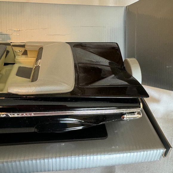 Road Signature Deluxe Collection 1959 Chevrolet Impala Black Edition Diecast Car - Picture 5 of 14